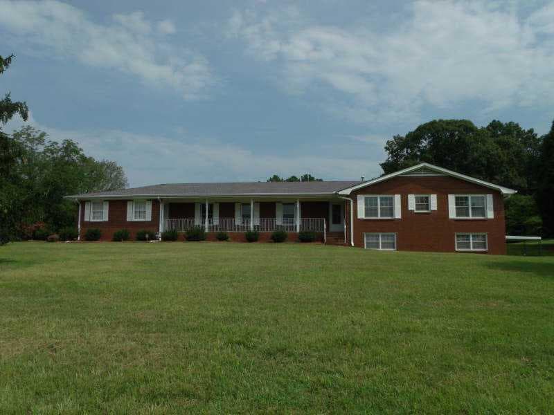 4 bedroom, 2,206 sq ft single family residence sold at 2181 E Cherokee Drive, Woodstock, GA 30188