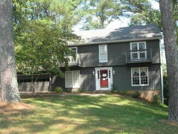 4 bedroom, 2,506 sq ft single family residence sold at 3201 GREENFIELD Drive, Marietta, GA 30068