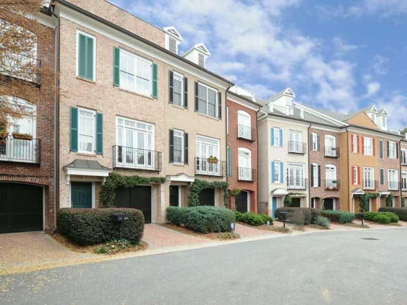 2 bedroom, 1,700 sq ft townhouse sold at 3287 Buckhead Forest Mews 3287, Atlanta, GA 30305