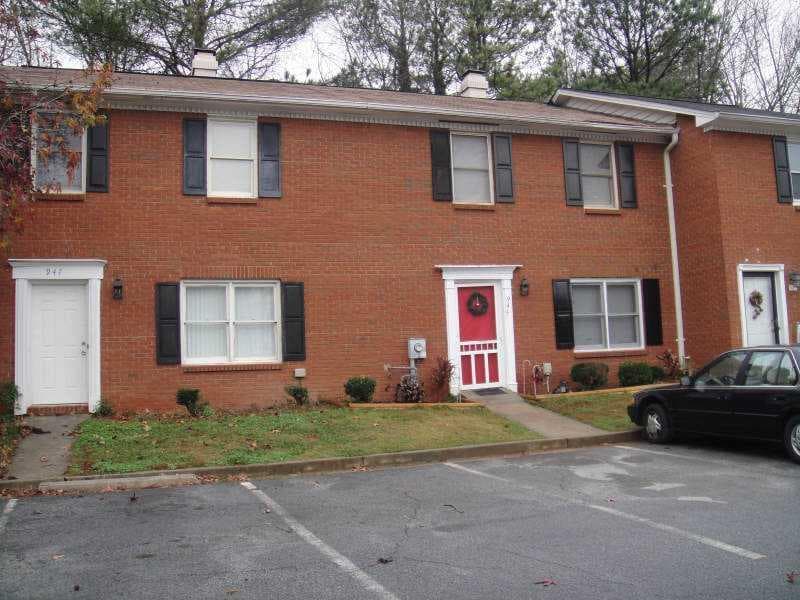 3 bedroom townhouse sold at 947 Park Gate Place 0, Stone Mountain, GA 30083