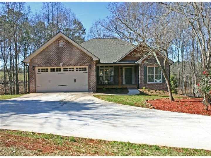 3 bedroom, 2,900 sq ft single family residence sold at 945 Upper Burris Road, Canton, GA 30114