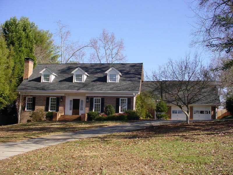 4 bedroom, 3,498 sq ft single family residence sold at 1820 Blue Ridge Drive, Gainesville, GA 30501