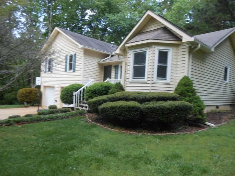 3 bedroom, 1,372 sq ft single family residence sold at 406 Hill Crest Way, Woodstock, GA 30188