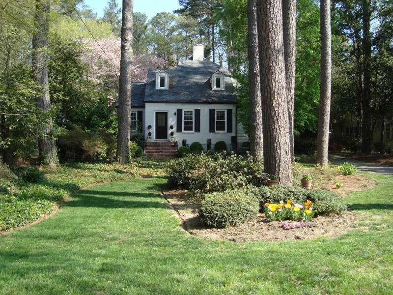 4 bedroom, 2,279 sq ft single family residence sold at 617 Woodward Way, Atlanta, GA 30327