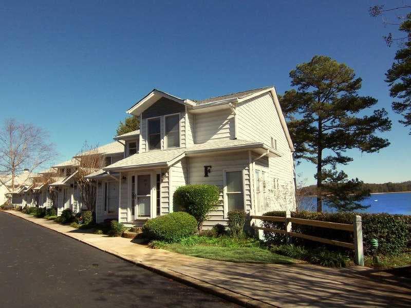 2100 HABERSHAM MARINA Road F100, Cumming, GA 30041 — most recent listing photo