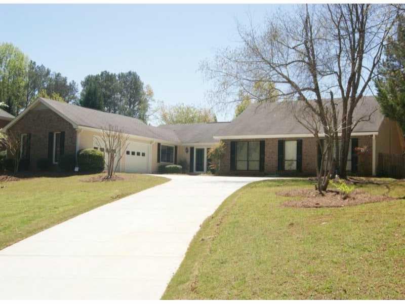 3 bedroom, 2,384 sq ft single family residence sold at 4830 Hampton Farms Drive, Marietta, GA 30068