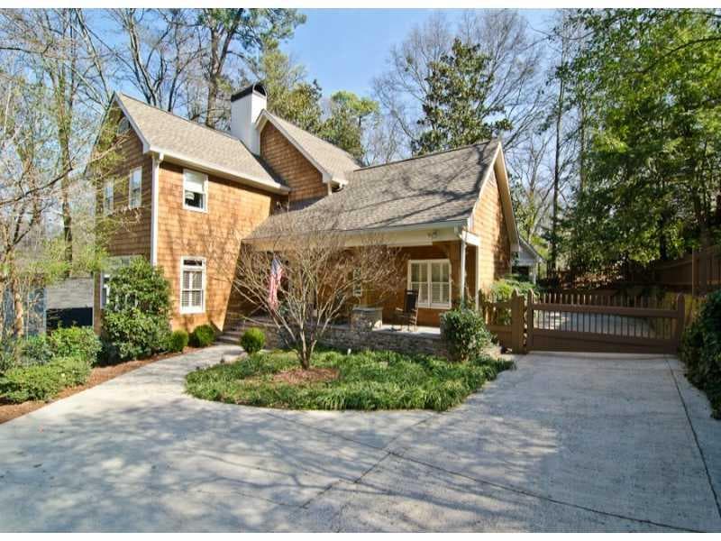 3 bedroom, 2,243 sq ft single family residence sold at 2335 Howell Mill Road, Atlanta, GA 30318