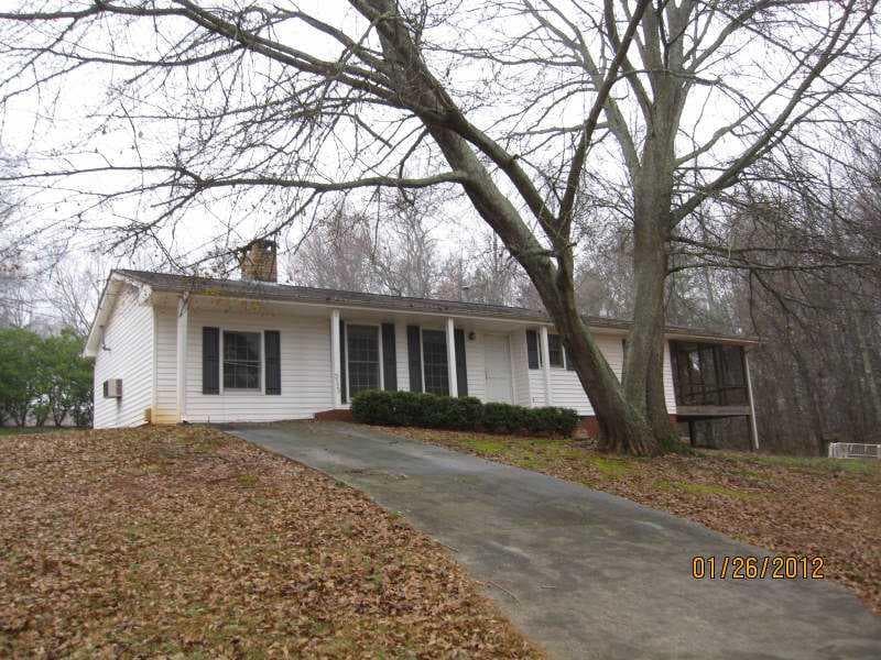 3 bedroom single family residence sold at 850 Gainesville Highway, Buford, GA 30518