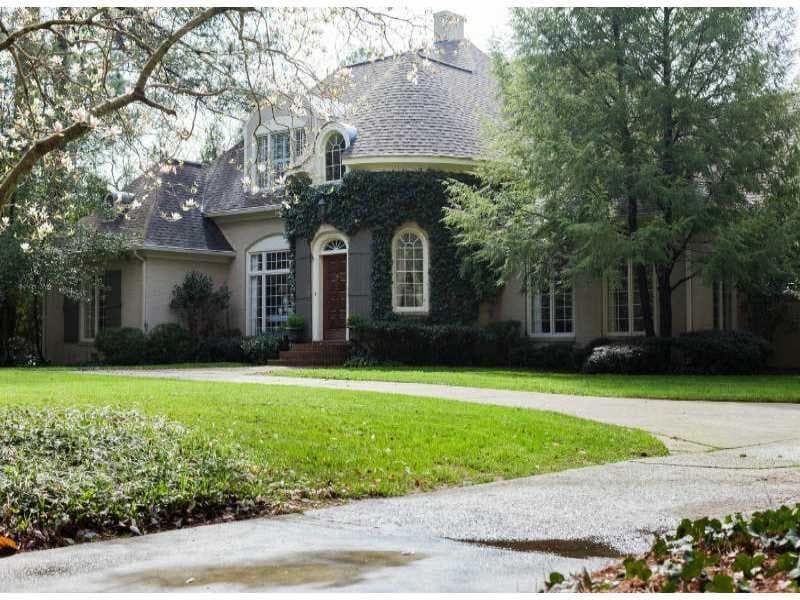 4 bedroom, 4,865 sq ft single family residence sold at 1752 W Wesley Road, Atlanta, GA 30327