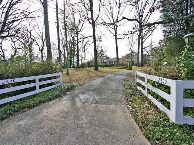 3 bedroom, 2,340 sq ft single family residence sold at 2800 LOWER ROSWELL Road, Marietta, GA 30068