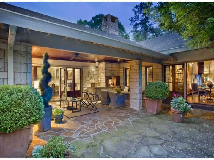 4 bedroom single family residence sold at 1950 West Paces Ferry Road, Atlanta, GA 30327