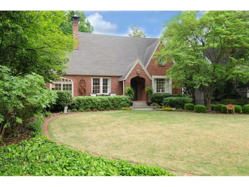 4 bedroom, 2,426 sq ft single family residence sold at 818 E Morningside Drive, Atlanta, GA 30324