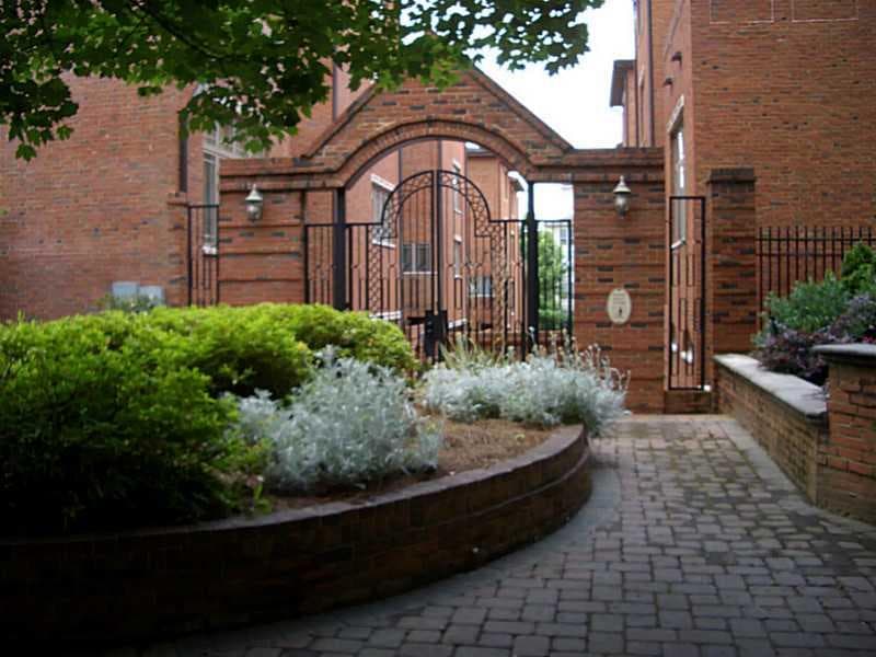 3 bedroom, 3,012 sq ft townhouse sold at 3 Pritchard Way 3, Atlanta, GA 30326