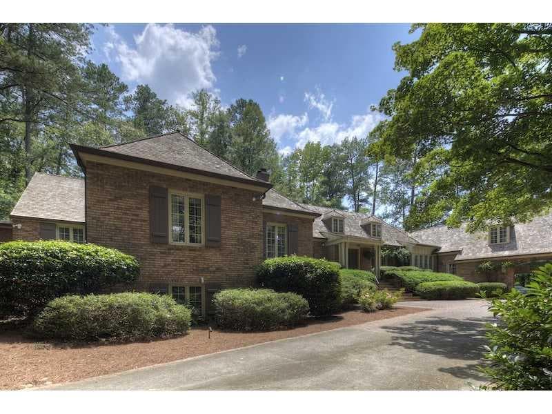 5 bedroom, 6,177 sq ft single family residence sold at 720 Tanglewood Trail, Atlanta, GA 30327