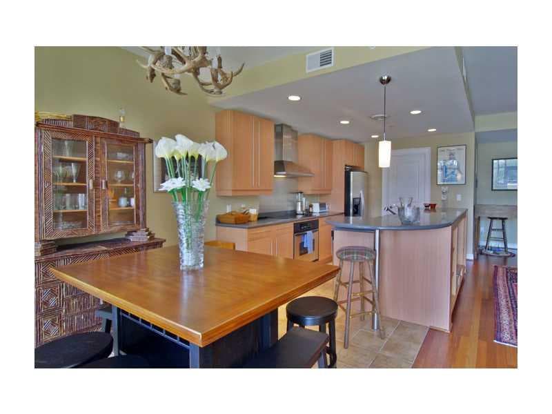 1 bedroom, 1,062 sq ft condominium sold at 250 Park Avenue West 202, Atlanta, GA 30313