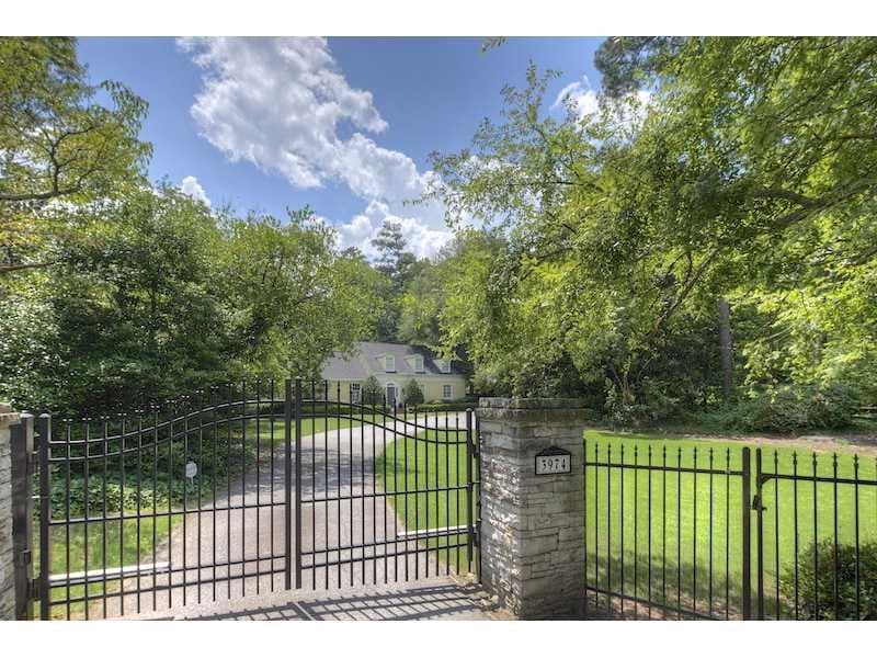 4 bedroom, 3,744 sq ft single family residence sold at 3974 Powers Ferry Road, Atlanta, GA 30342