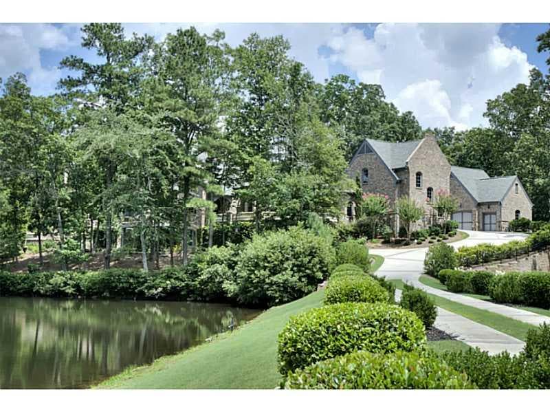 4 bedroom, 7,200 sq ft single family residence sold at 1105 Stonegate Court, Roswell, GA 30075