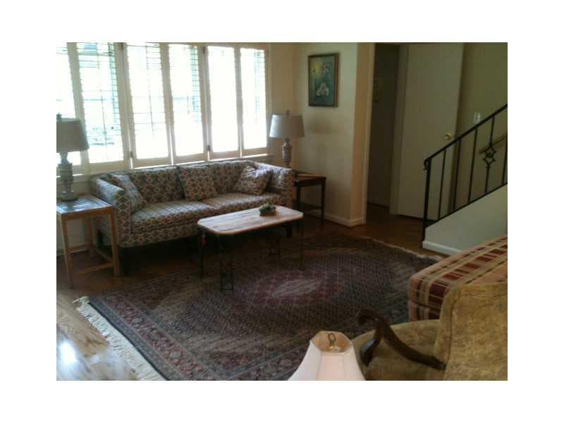 2 bedroom, 1,102 sq ft condominium sold at 276 Lakemoore Drive C, Atlanta, GA 30342