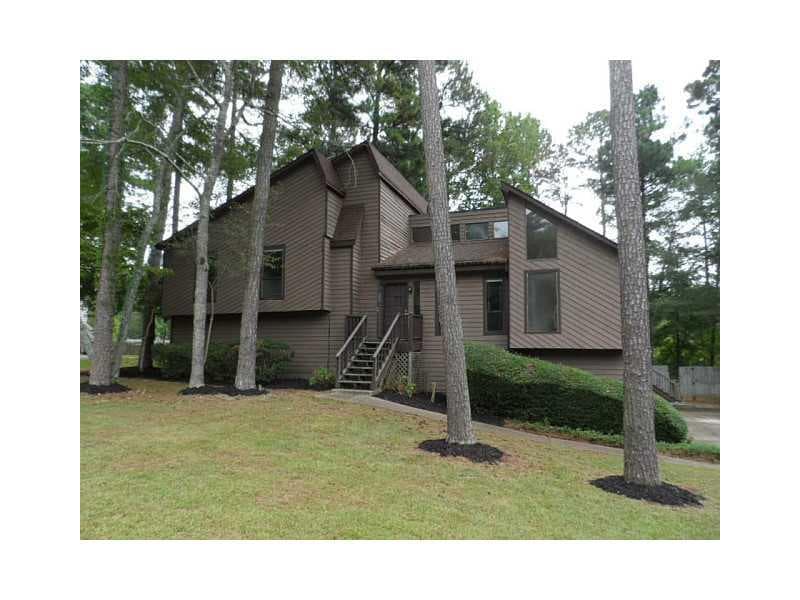 3 bedroom, 2,770 sq ft single family residence sold at 1925 Falcon Wood Drive, Marietta, GA 30066