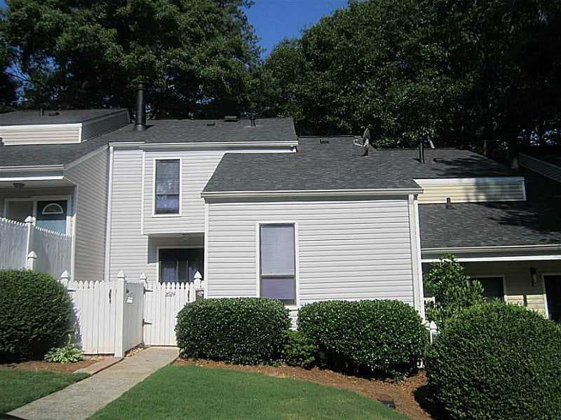 2624 Meadowlawn Drive 2624, Marietta, GA 30067 — most recent listing photo