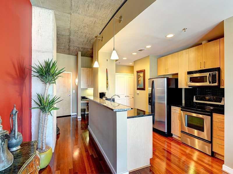 1 bedroom, 771 sq ft condominium sold at 250 Pharr Road 1406, Atlanta, GA 30305