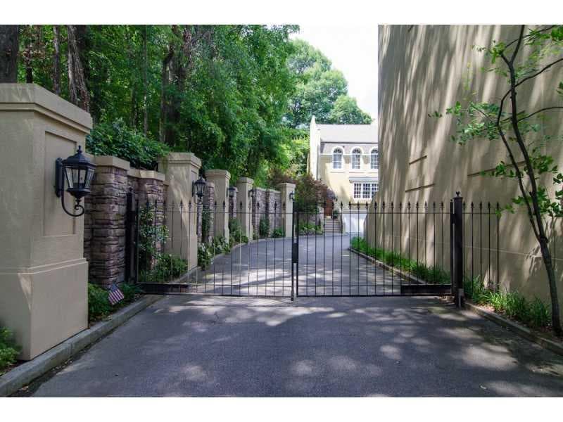 3 bedroom townhouse sold at One Peachtree Battle Court 13, Atlanta, GA 30305