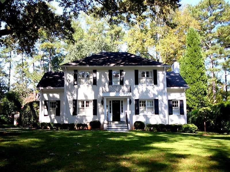 5 bedroom, 3,818 sq ft single family residence sold at 1694 W Sussex Road, Atlanta, GA 30306