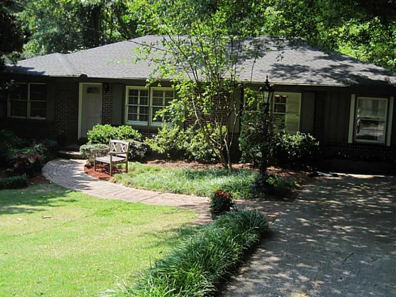 3 bedroom, 1,556 sq ft single family residence sold at 834 Longwood Drive, Atlanta, GA 30305