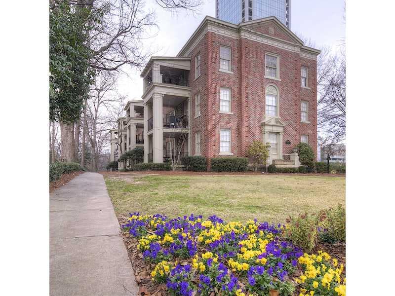 2 bedroom, 1,020 sq ft condominium sold at 2814 Peachtree Road 10, Atlanta, GA 30305