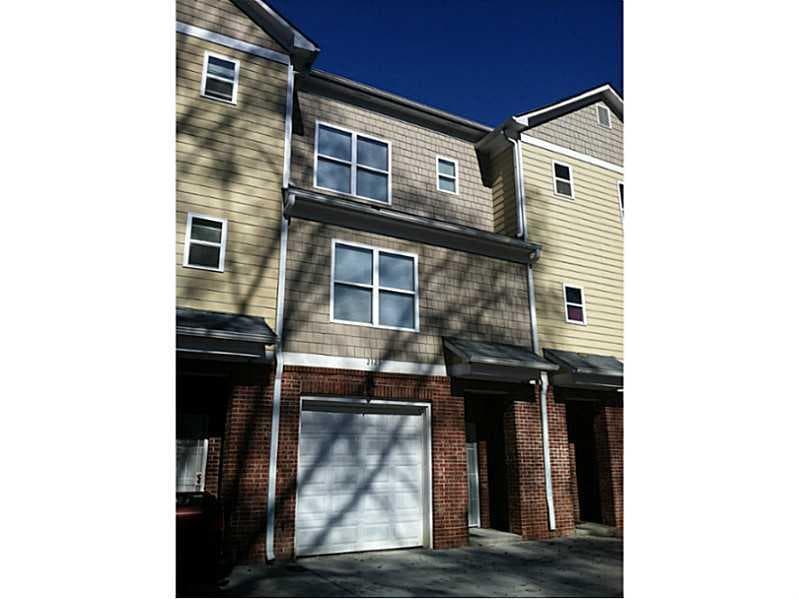 3 bedroom, 2,084 sq ft townhouse sold at 2125 NW Hollywood Drive B, Atlanta, GA 30318
