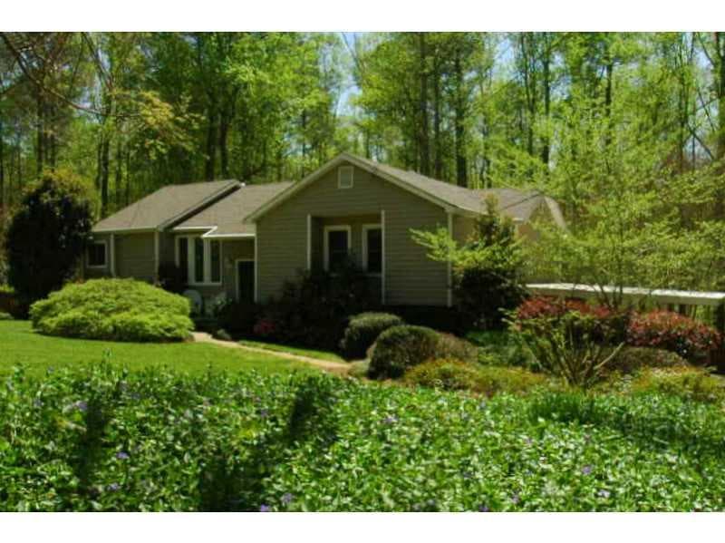 4 bedroom, 2,188 sq ft single family residence sold at 925 Victoria Landing Drive, Woodstock, GA 30189