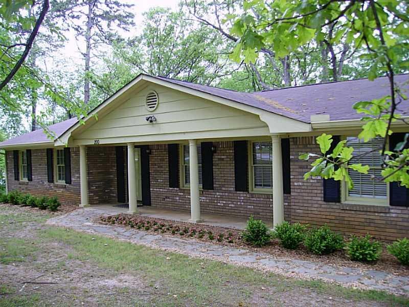 3 bedroom, 1,983 sq ft single family residence sold at 200 Polk Avenue, Dallas, GA 30132