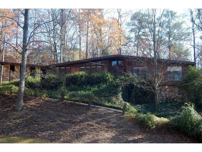 5 bedroom single family residence sold at 975 W Kingston Drive, Atlanta, GA 30342