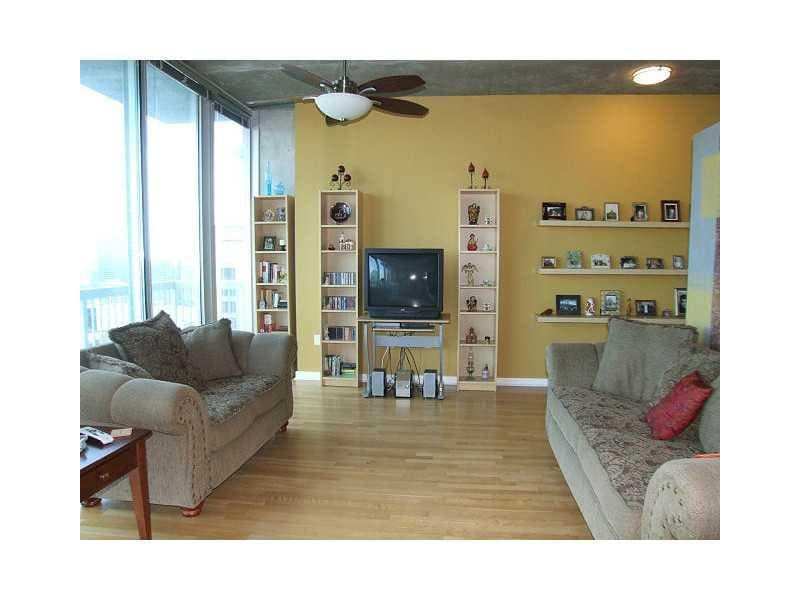 1 bedroom, 789 sq ft condominium sold at 3324 Peachtree Road 2107, Atlanta, GA 30326