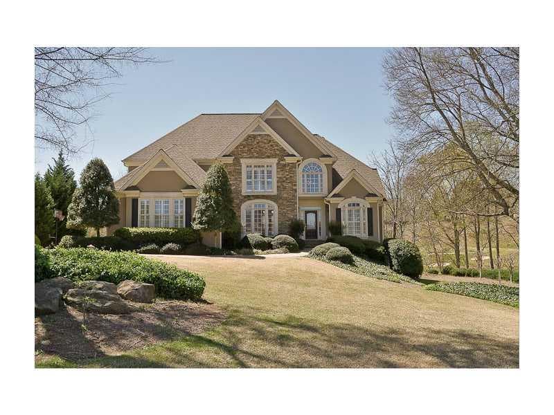 5 bedroom, 4,567 sq ft single family residence sold at 811 Clubhouse Pointe, Woodstock, GA 30188