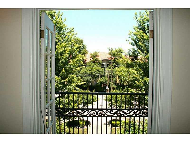 2 bedroom, 715 sq ft condominium sold at 908 Juniper Street 207, Atlanta, GA 30309