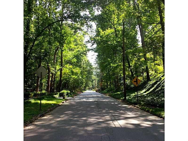 3 bedroom, 1,752 sq ft single family residence sold at 2784 Mornington Drive, Atlanta, GA 30327
