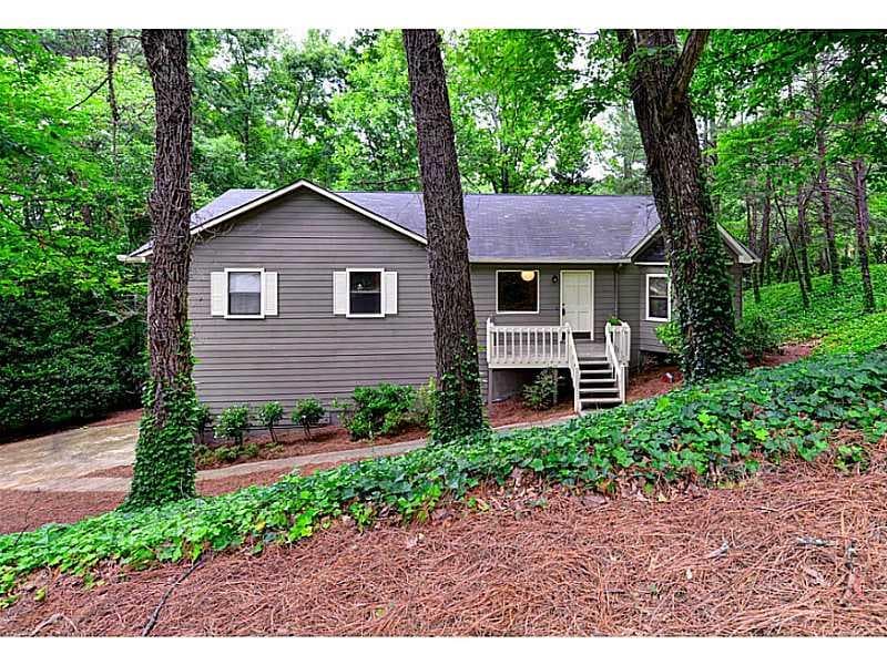 3 bedroom, 1,820 sq ft single family residence sold at 2735 Hawk Trace, Marietta, GA 30066