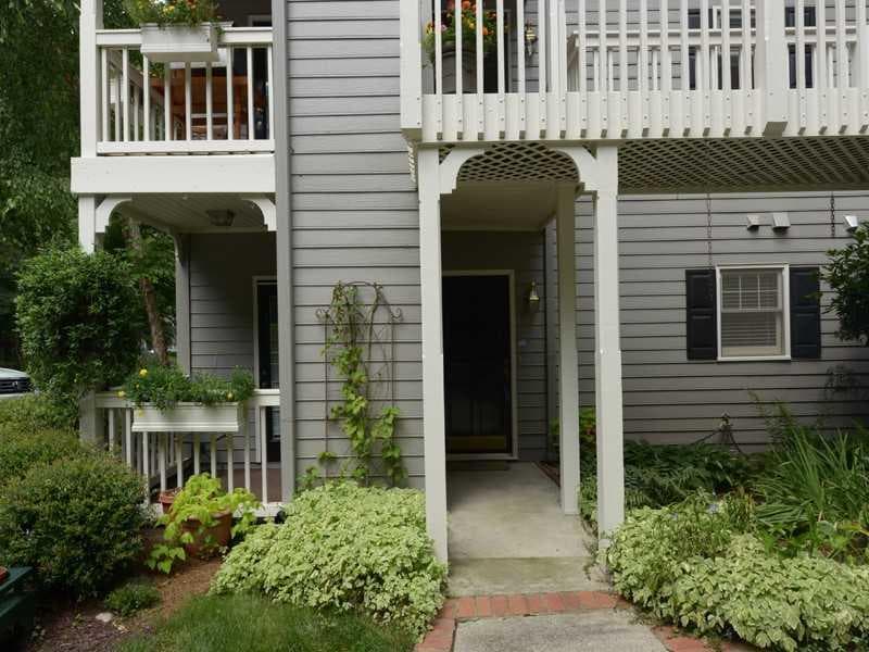 605 Bainbridge Drive 605, Atlanta, GA 30327 — most recent listing photo