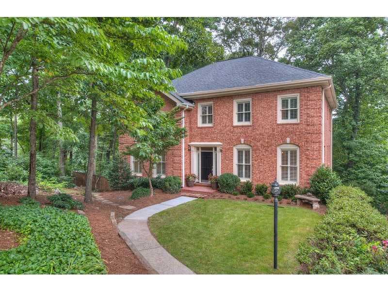 4 bedroom single family residence sold at 2011 Woodsdale Road, Atlanta, GA 30324