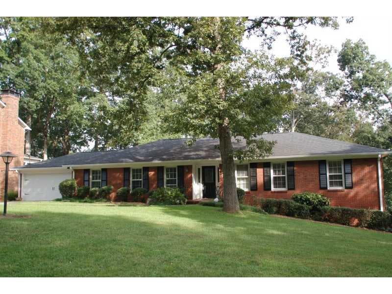 4 bedroom, 2,800 sq ft single family residence sold at 890 Edgewater Trail, Atlanta, GA 30328