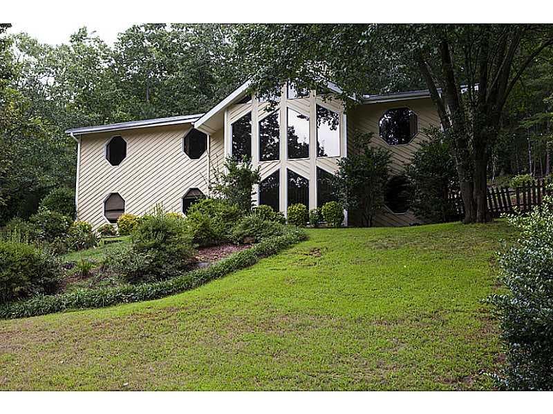 4 bedroom, 2,212 sq ft single family residence sold at 2081 Kinridge Court, Marietta, GA 30062