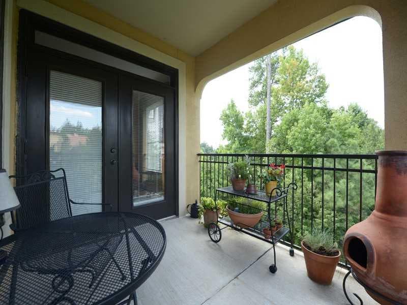 2 bedroom, 1,160 sq ft condominium sold at 3777 Peachtree Road 1331, Atlanta, GA 30319