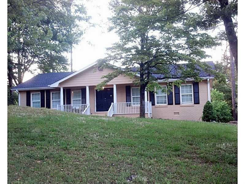 3 bedroom, 1,643 sq ft single family residence sold at 250 Moonshadow Court, Roswell, GA 30075
