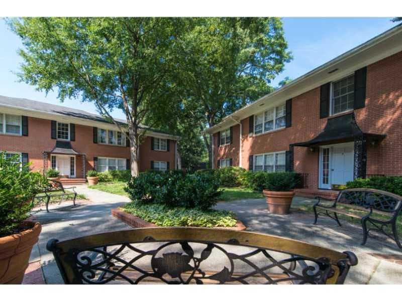 2 bedroom, 1,332 sq ft condominium sold at 3768 Peachtree Road B4, Atlanta, GA 30319