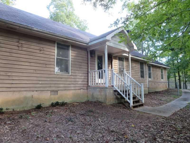 1540 ROYAL CASTLE Drive, Lawrenceville, GA 30043 — most recent listing photo