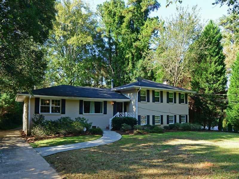 4 bedroom, 1,686 sq ft single family residence sold at 1362 Peachtree Battle Avenue, Atlanta, GA 30327