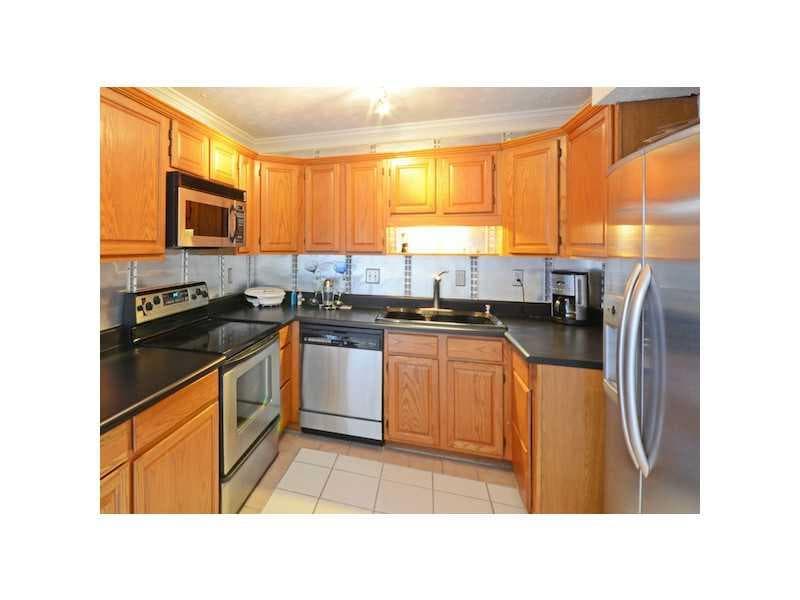 3 bedroom, 1,700 sq ft condominium sold at 1152 Hampton Way 1152, Atlanta, GA 30324