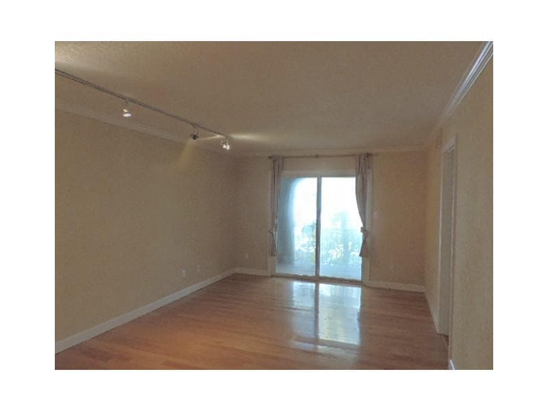 1 bedroom, 750 sq ft condominium sold at 395 Pharr Road 302, Atlanta, GA 30305