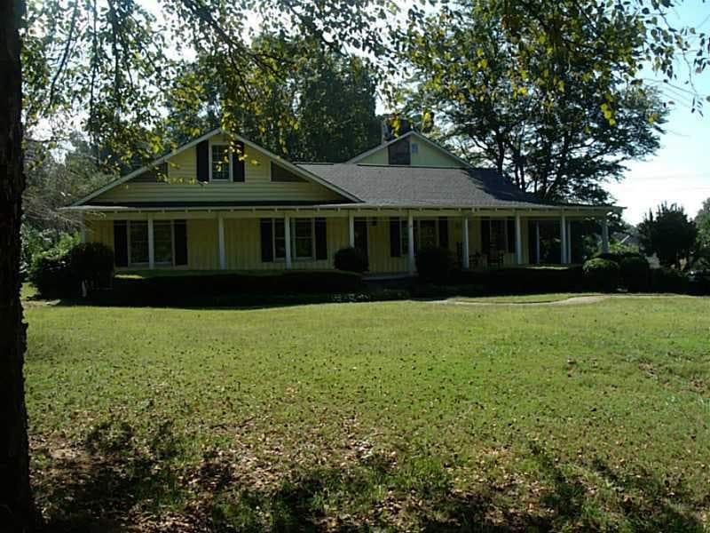 6 bedroom, 3,596 sq ft single family residence sold at 2324 E Cherokee Drive, Woodstock, GA 30188